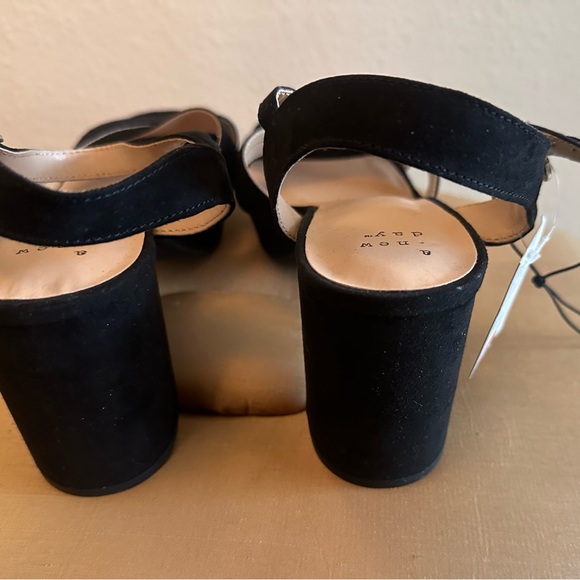 NEW size 10 black 3’ block heel brushed fabric sandal with buckle closure - Picture 6 of 7
